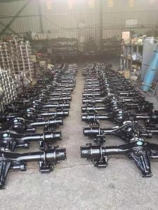 帶差速鎖的前后橋，鉗式剎車